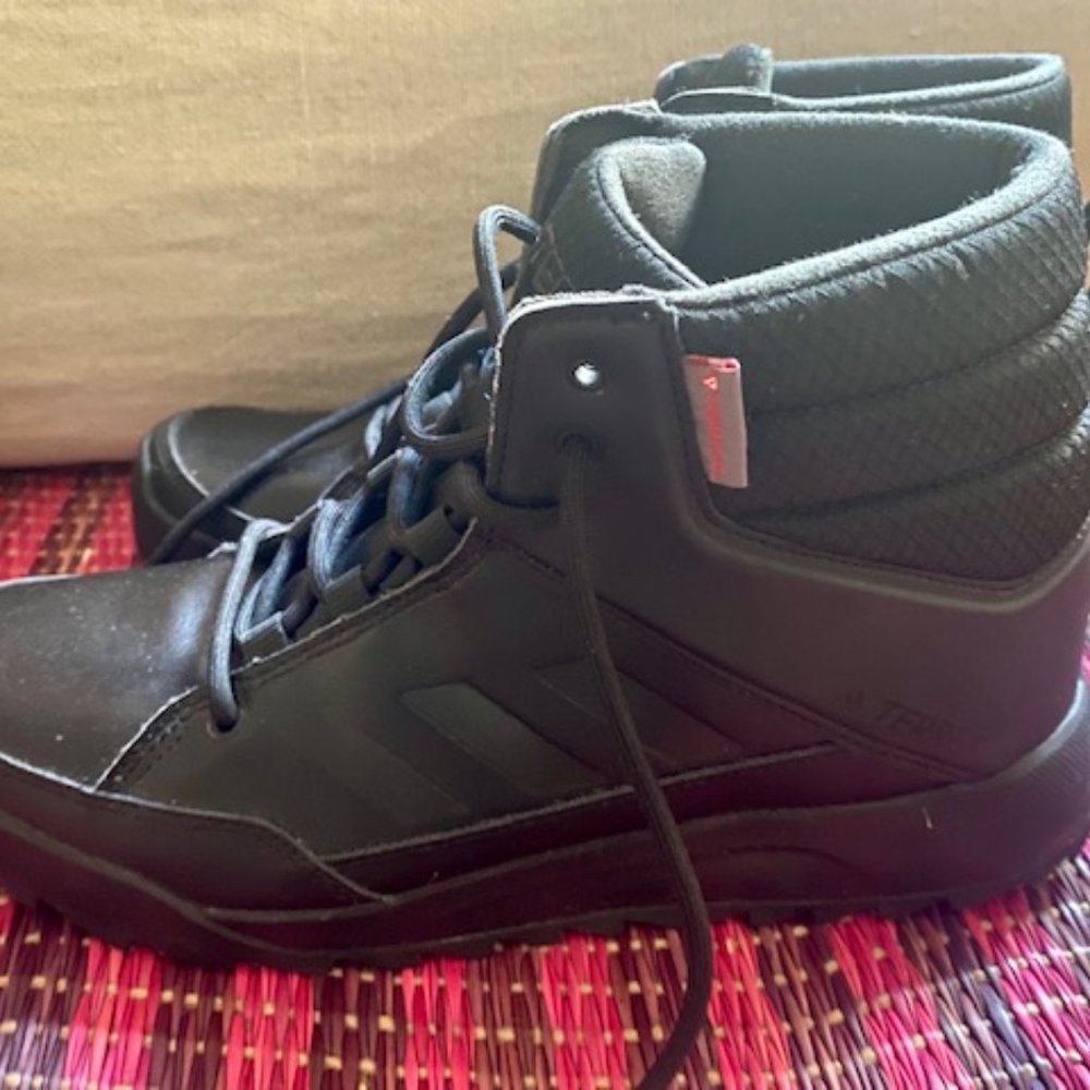 ADIDAS Climawarm Traxion boots - women's size 8.5 - black on black